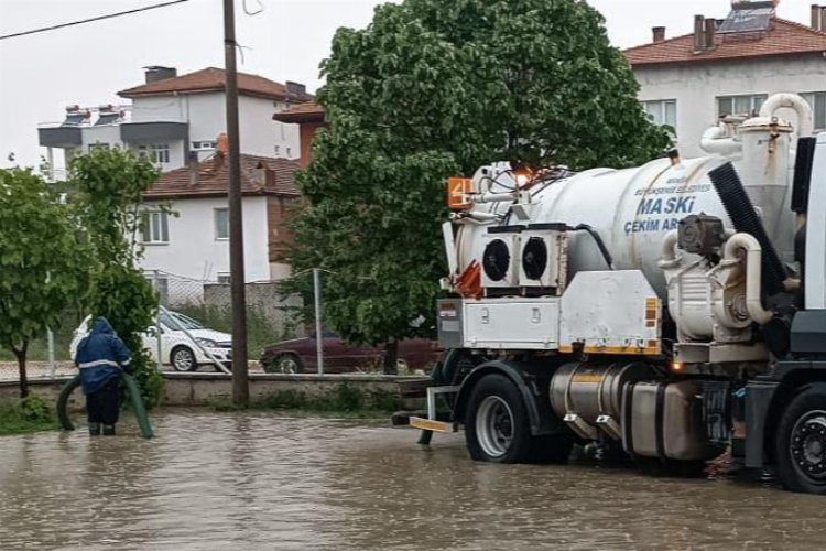 Manisa Selendi'de sağanak yağış teyakkuza geçirdi -