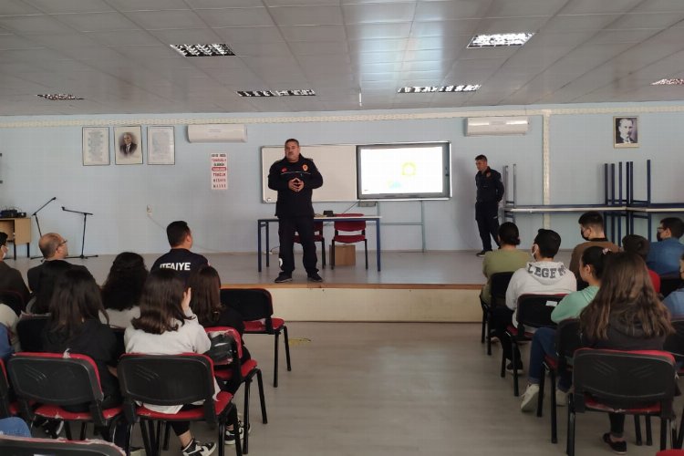 Manisa İtfaiyesi liseli gençlerle buluştu -