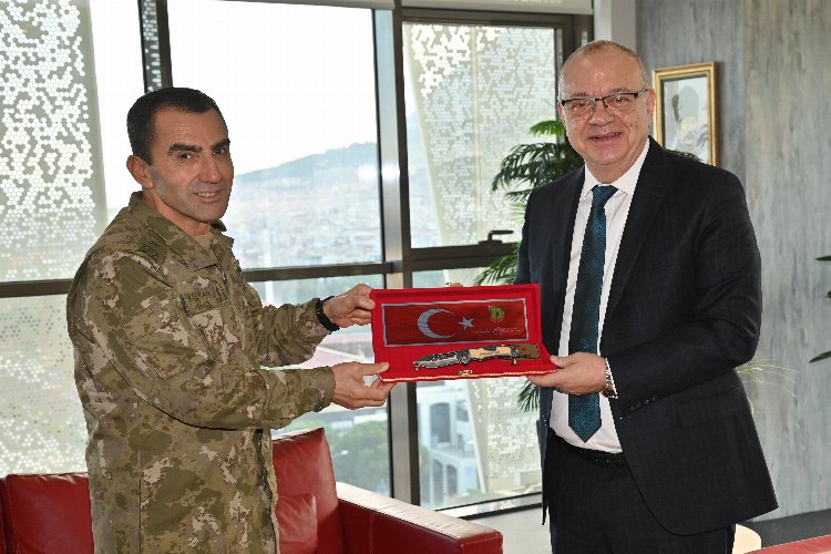 Manisa Tugay Komutanı'ndan Başkan Ergün'e yeni yıl hediyesi -