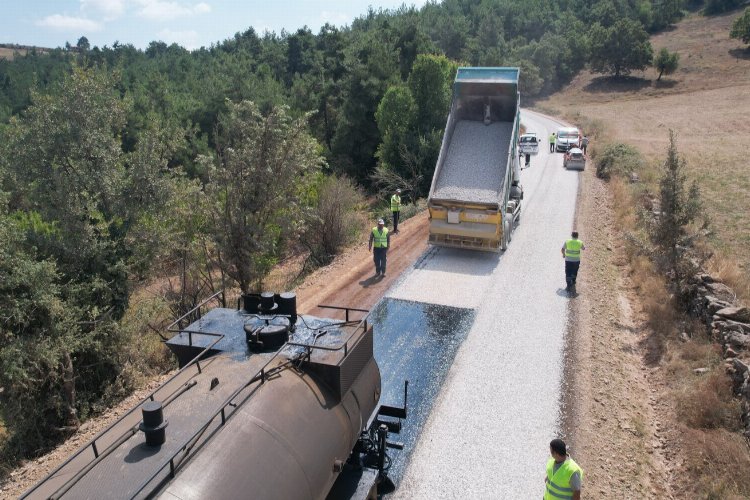 Manisa Turgutlu'da 20 kilometrelik grup yoluna asfalt -