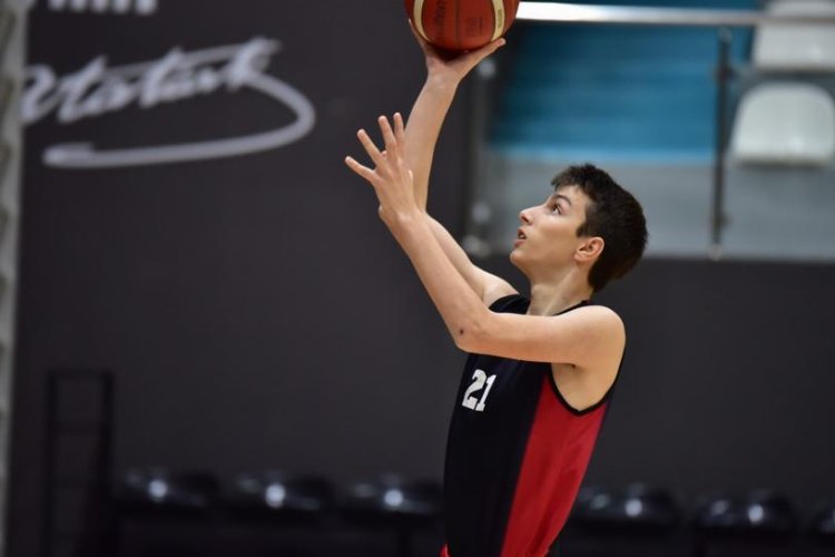 Manisa U-16 Basketbol takımı bölge şampiyonasına hazırlanıyor -