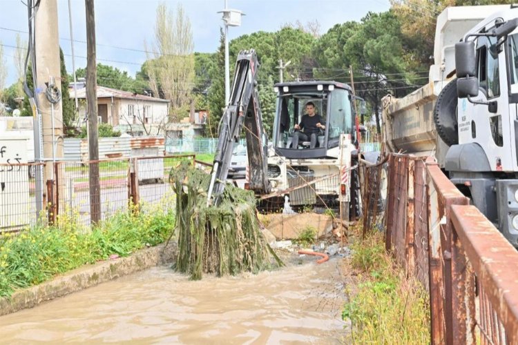 Manisa’ya dakikada 1,2 kilogram yağış düştü! -