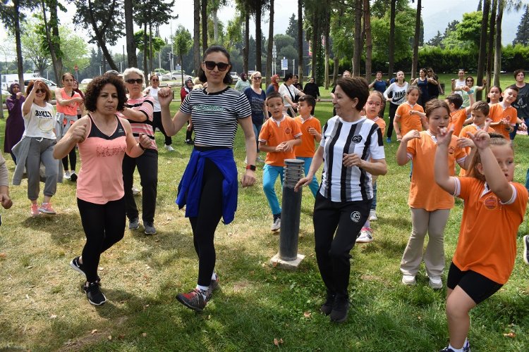 Manisa Yunusemre'de 600 kişi birlikte spor yaptı -