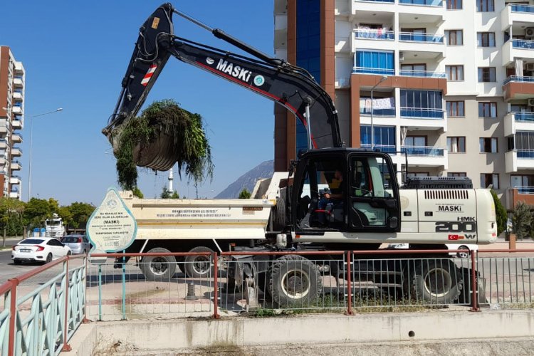 Manisa Yunusemre'de dere temizlik çalışması -