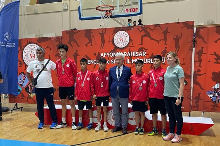 Manisalı badmintoncular Analig finallerinde -