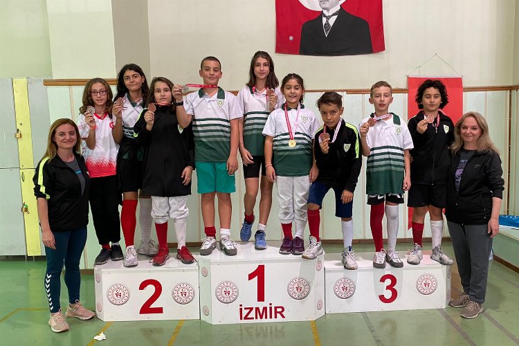 Manisalı eskrimcilerden 16 madalya -
