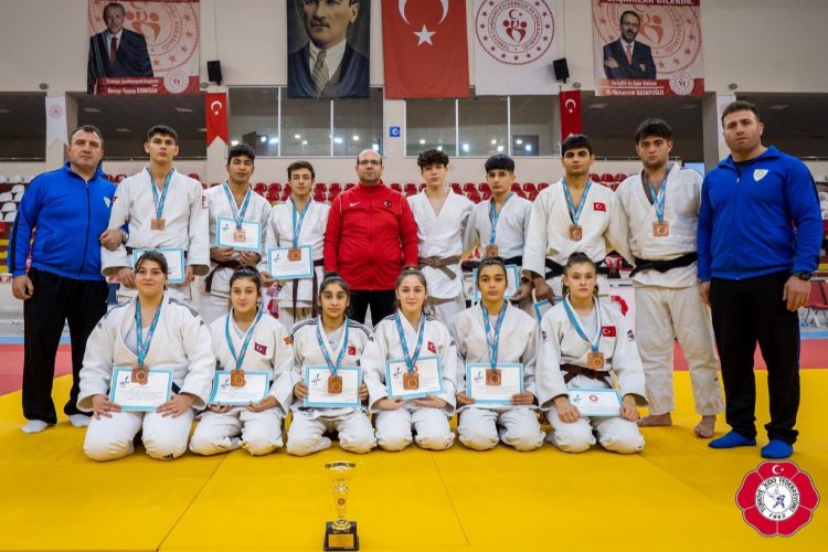 Manisalı judocular Türkiye 3'üncüsü oldu -