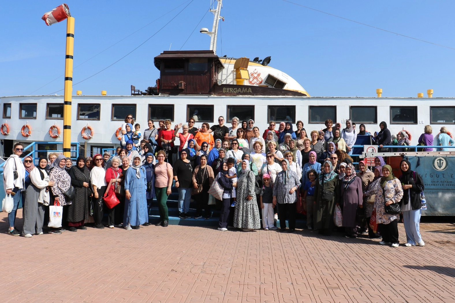 Manisalı kadınlara Büyükşehir'den özel körfez turu -