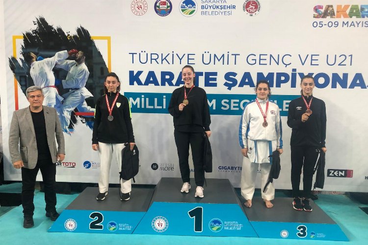 Manisalı karatecilerden 2 gümüş 1 bronz madalya -