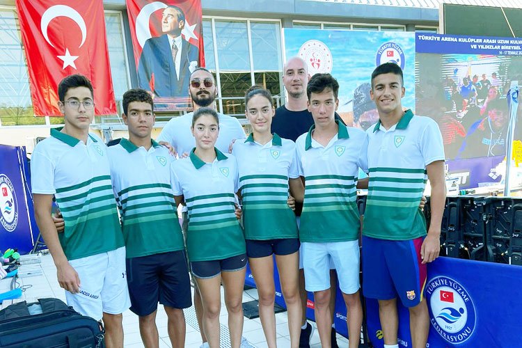 Manisalı yüzücülerden başarılı performans -