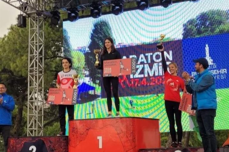 Maraton İzmir’de Manisa BBSK’lı atletler kürsüde yer aldı -
