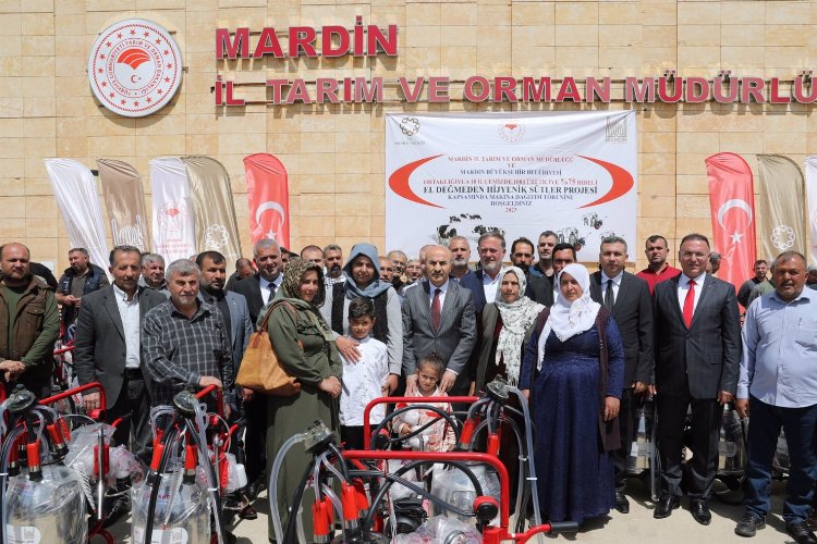 Mardin Valisi Mahmut Demirtaş süt sağım makinası dağıttı -
