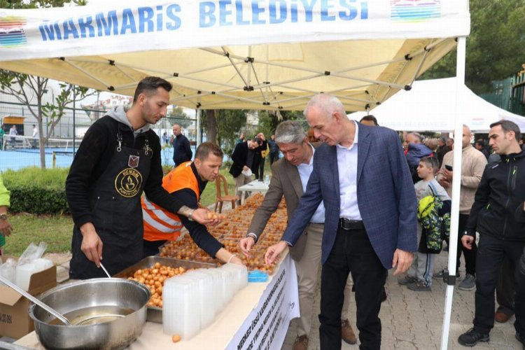 Marmaris Belediyesi'nden depremzedelerle 'el ele' dayanışma -