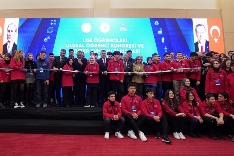 Matematik alanındaki liseliler ulusal poster sunumunda -