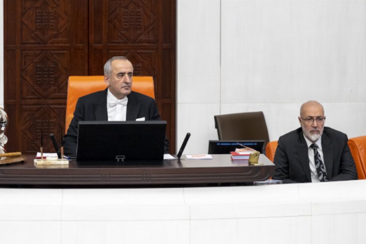 Meclis, 3 haftalık ara sonrası tartışmalı açıldı -