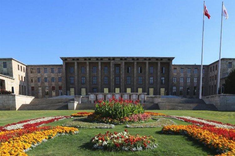 Meclis çalışmalara 3 hafta aradan sonra yeniden başlıyor... TBMM'nin gündeminde bu hafta? -