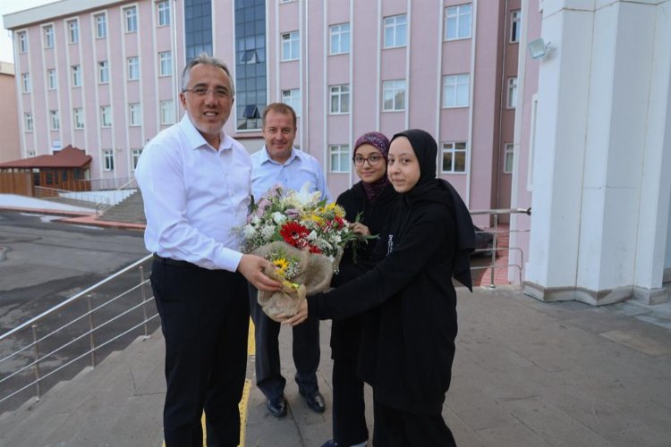 Mehmet Savran'dan eğitim yuvasına ziyaret -