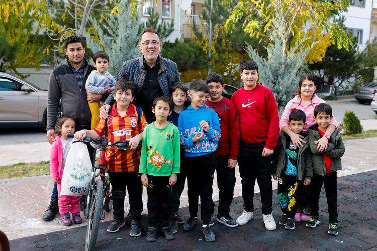 Mehmet Savran'dan Nevşehirli çocuklara hediye -