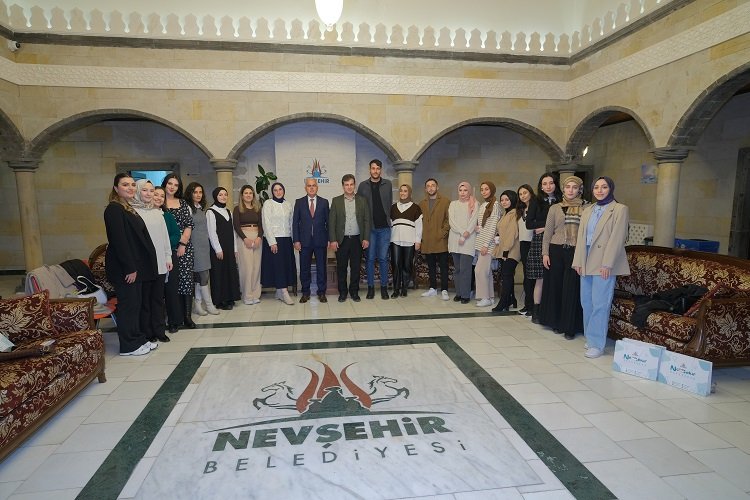 Mehmet Savran'dan Nevşehirli gönüllü gençlere tebrik -