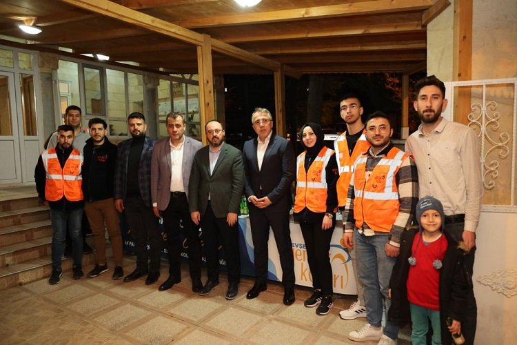 Mehmet Savran'dan Nevşehirlilere kandil simidi ikramı -