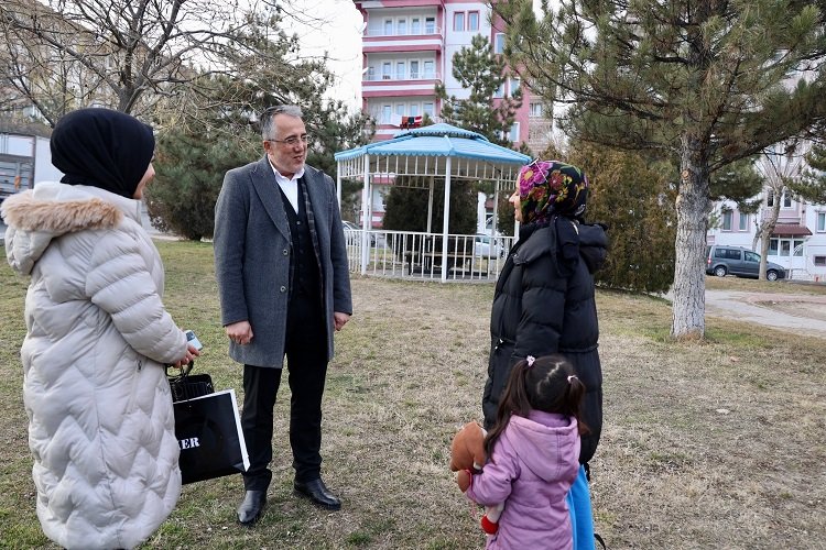 Mehmet Savran mahalleleri geziyor -