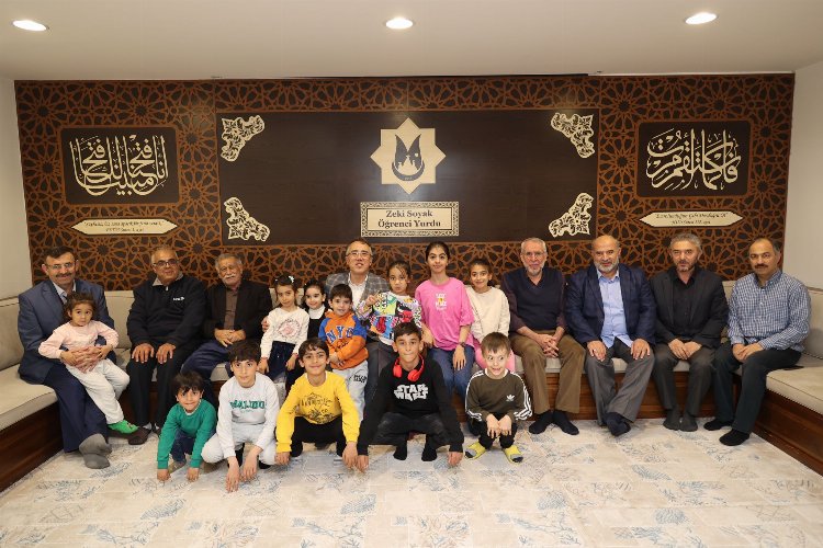 Mehmet Savran orucunu depremzedelerle açtı -