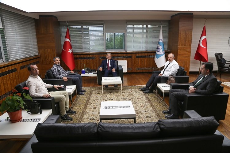 Memduh Büyükkılıç'a akademisyenlerden ziyaret -
