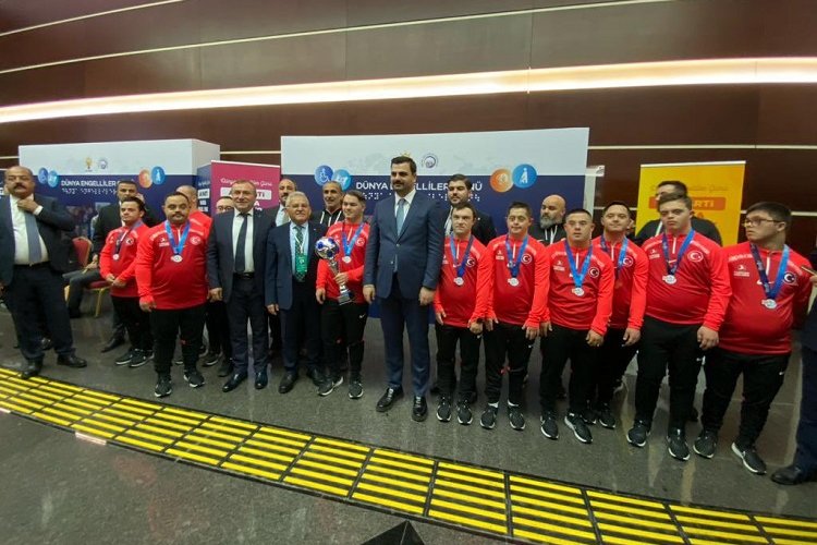 Memduh Büyükkılıç Down Sendromlu çocuklarla buluştu -