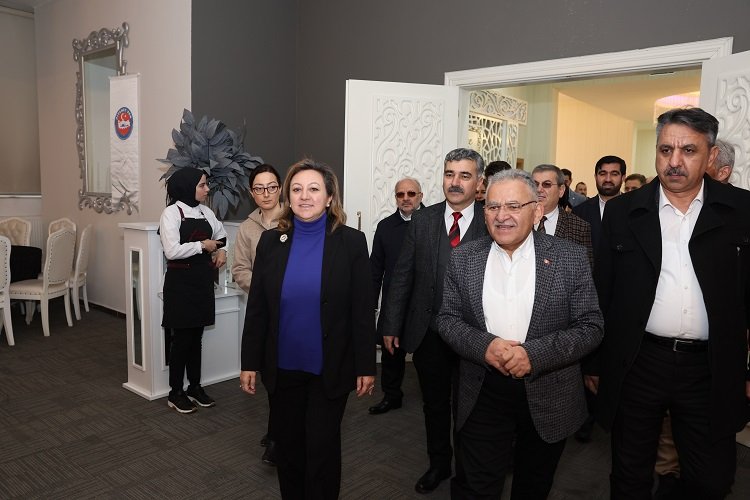 Memduh Büyükkılıç Hanımlar Buluşması'na katıldı -