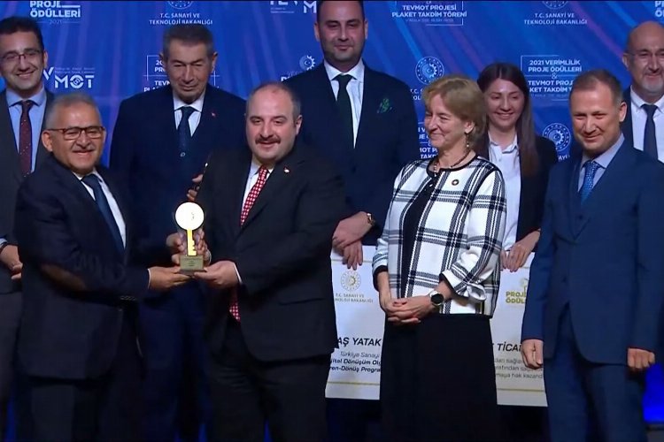 Memduh Büyükkılıç'ın hizmetleri ödüllerle taçlandı -