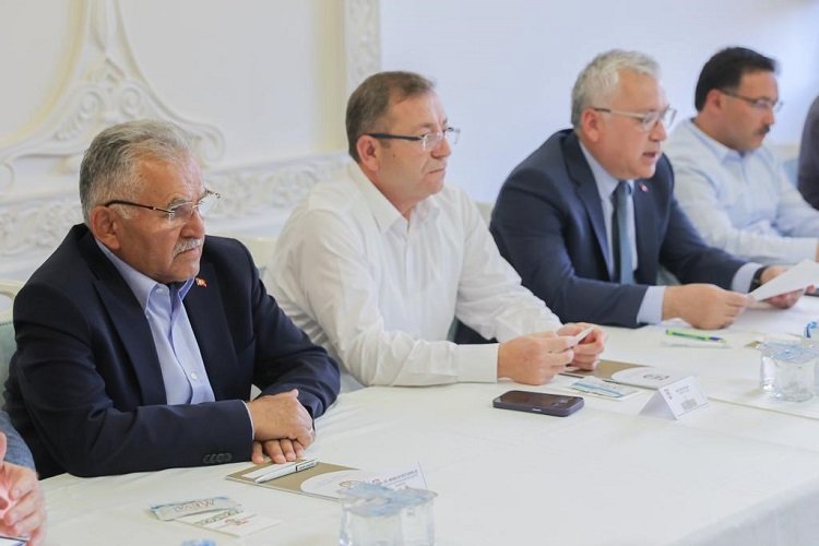 Memduh Büyükkılıç ORAN toplantısında -
