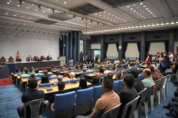 Memduh Büyükkılıç personelle bayramlaştı -