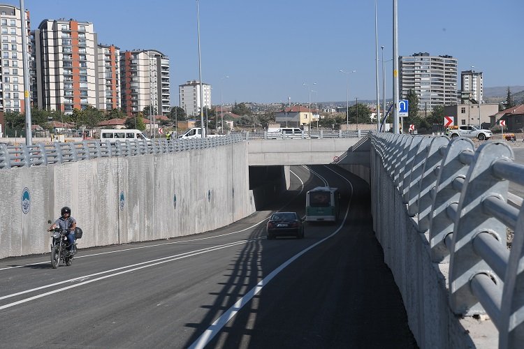 Memduh Büyükkılıç'tan 17.5 milyonluk kavşağa inceleme -