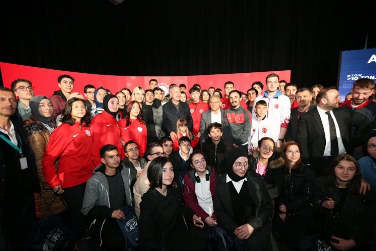 Memduh Büyükkılıç'tan anlamlı şiir -