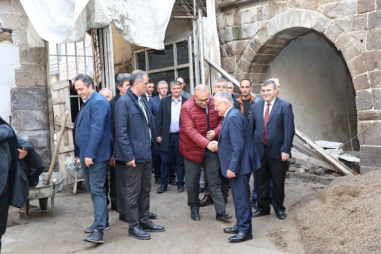 Memduh Büyükkılıç'tan çarşı ziyareti -