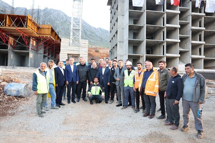 Memduh Büyükkılıç'tan deprem bölgelerine çıkarma -