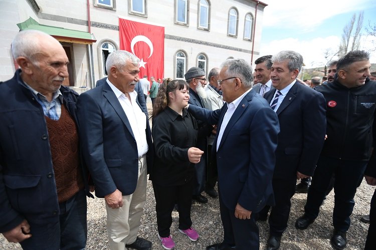 Memduh Büyükkılıç'tan 'hizmetkar' mesajı -