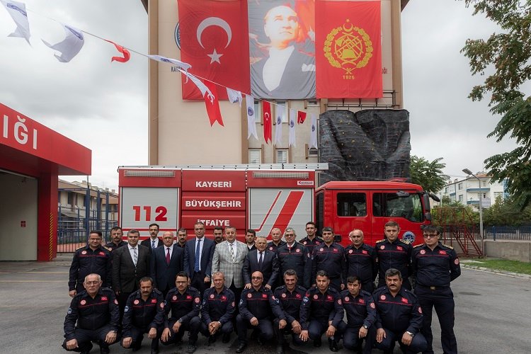 Memduh Büyükkılıç'tan itfaiyeye büyük övgü -