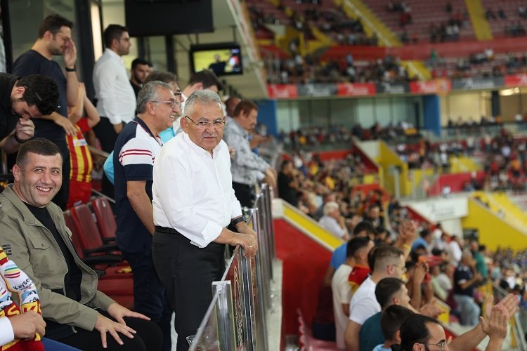 Memduh Büyükkılıç'tan 'Kayserispor'a destek -