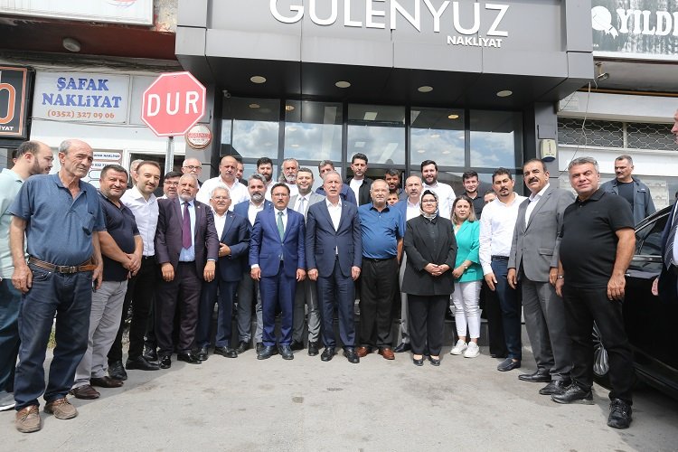 Memduh Büyükkılıç'tan nakliyecilere 'deprem' teşekkürü -