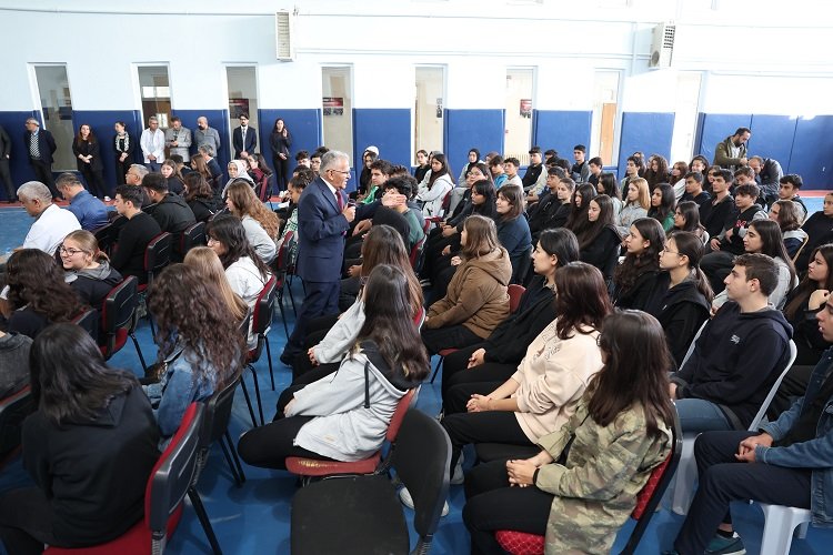 Memduh Büyükkılıç'tan öğrencilere tavsiyeler -