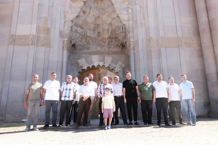 Memduh Büyükkılıç'tan Sultan Hanı'na davet -