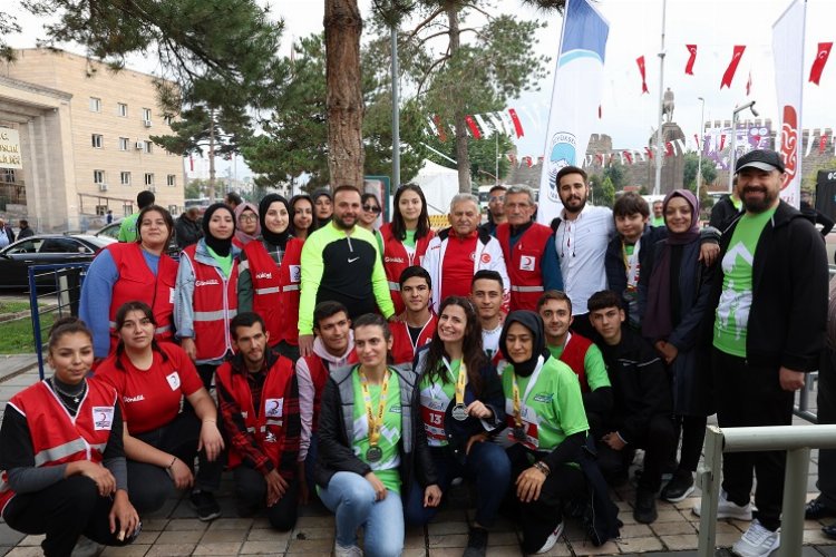 Memduh Büyükkılıç'tan 'Yarı Maraton' teşekkürü -