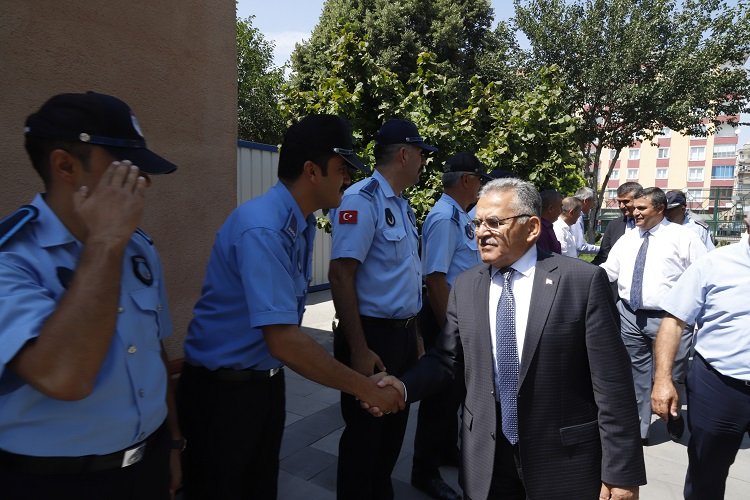 Memduh Büyükkılıç'tan Zabıta'ya kutlama mesajı -