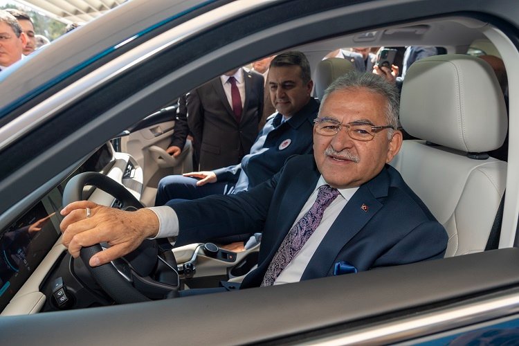 Memduh Büyükkılıç Togg'u test etti -