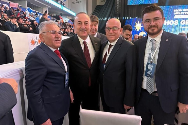 Memduh Büyükkılıç vekil adaylarının yanında -
