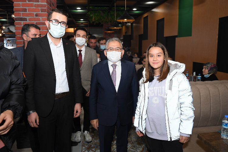 Memduh Büyükkılıç Minik Ecrin'le buluştu -