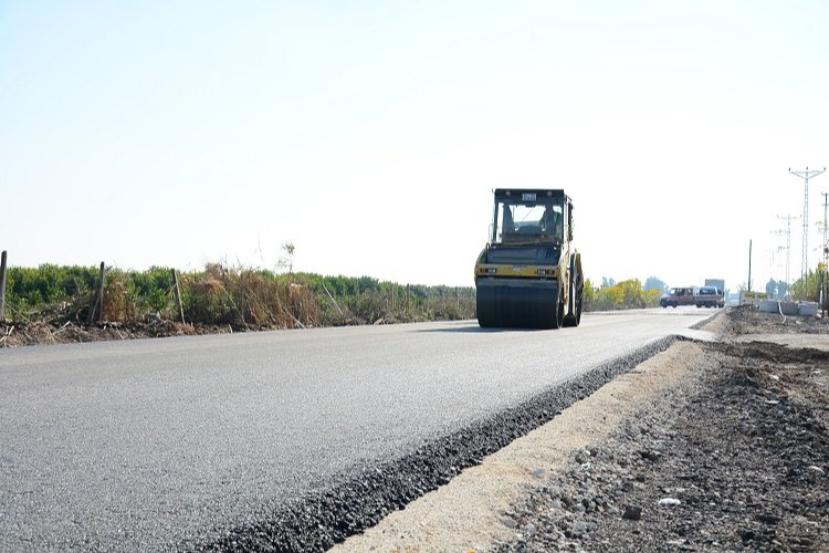 Mersin Büyükşehir'den Çukurova'ya asfalt -