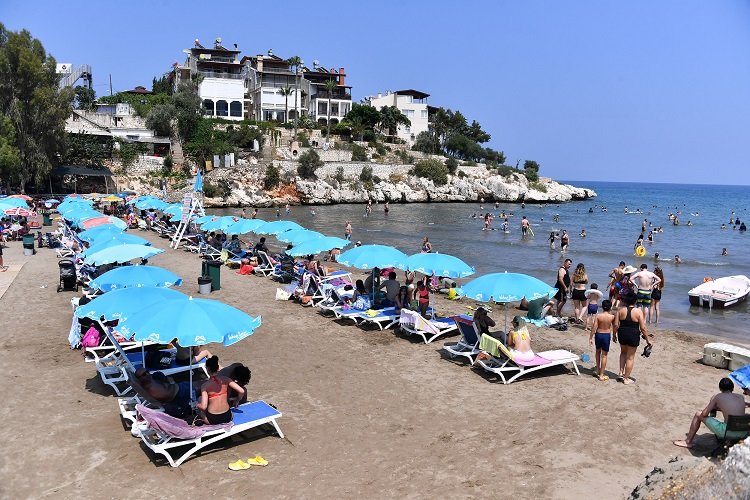 Mersin Büyükşehir plajları doldu taştı -
