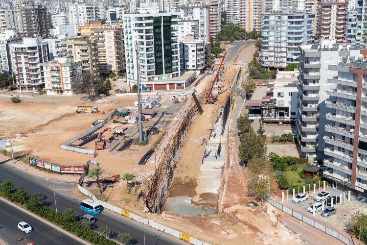 Mersin şantiyeye döndü -